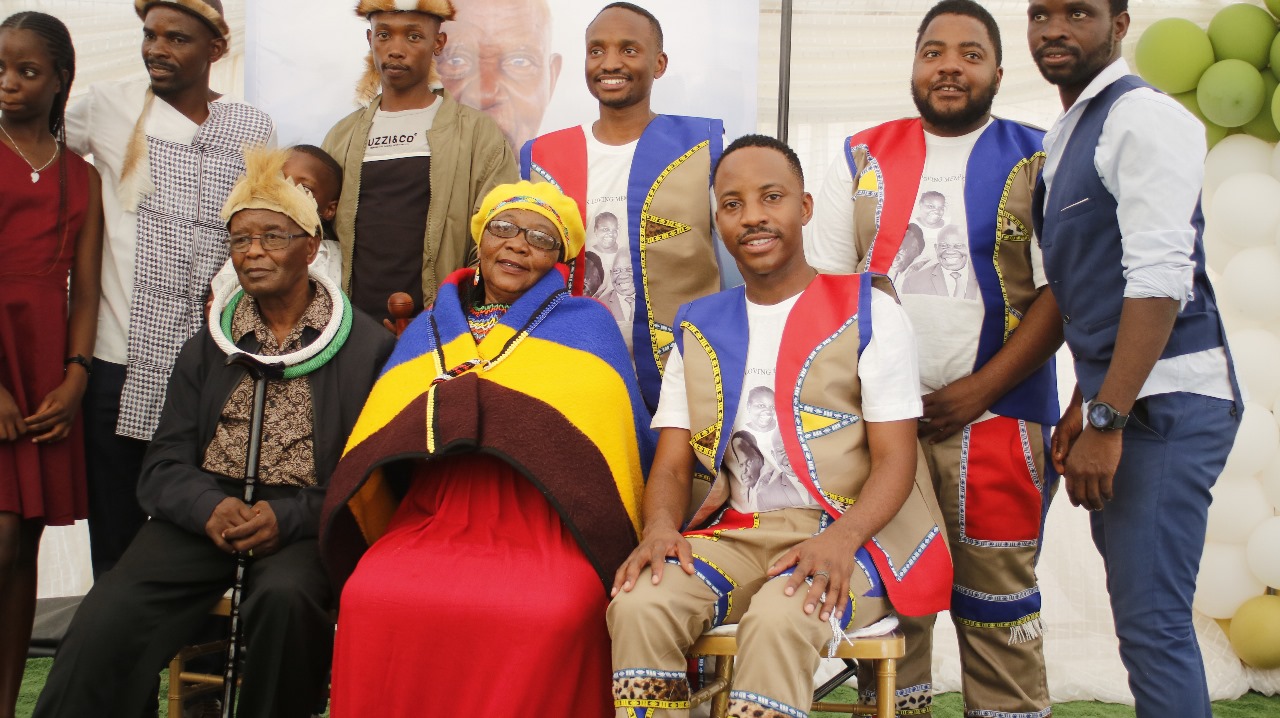 Inkosi Makerana Mabhena and the Royal wife with some members of the Manal a Sibindi Royal House. Picture by Fem Studios